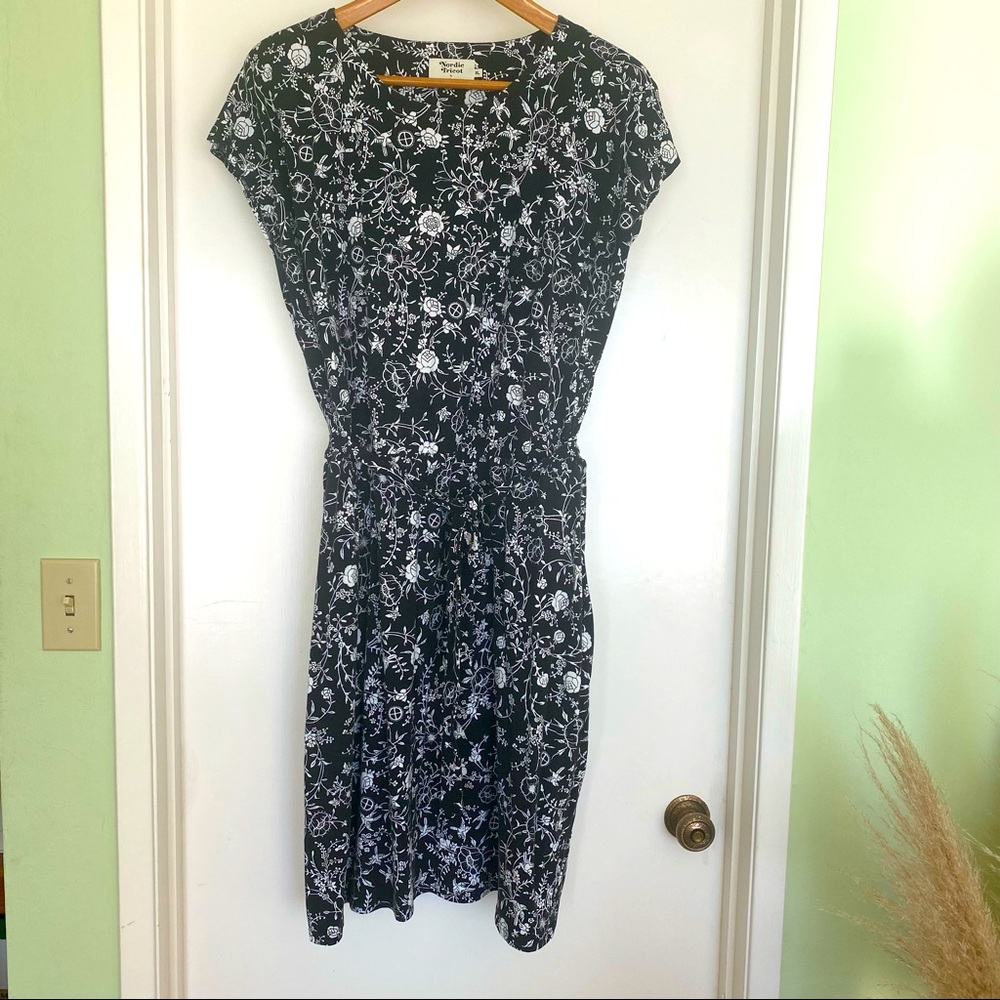 Black and white patterned jersey dress